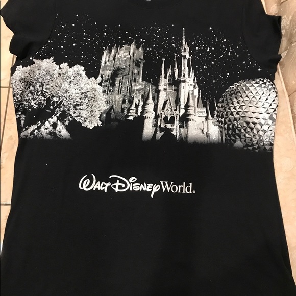 Disney World Park tee shirt. The Hollywood Tower Hotel. - Picture 5 of 6
